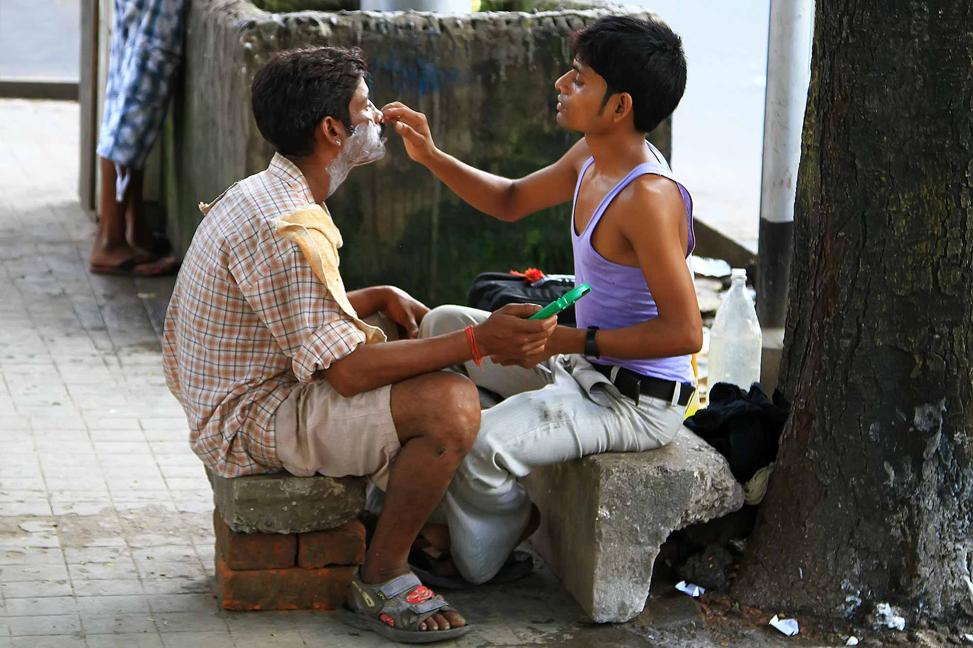 barber-shop-street-kolkata-india-1