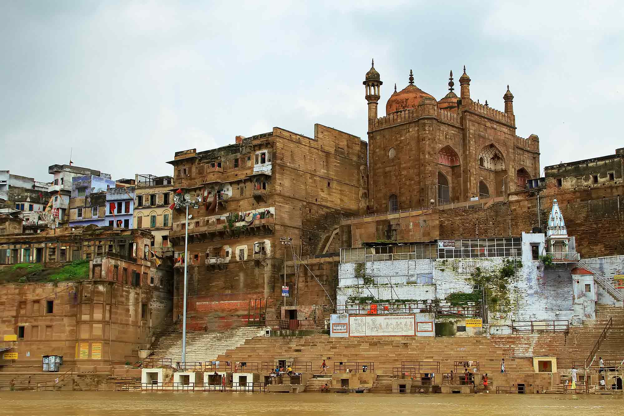 boat-ride-ganges-river-ghats-varanasi-india-2