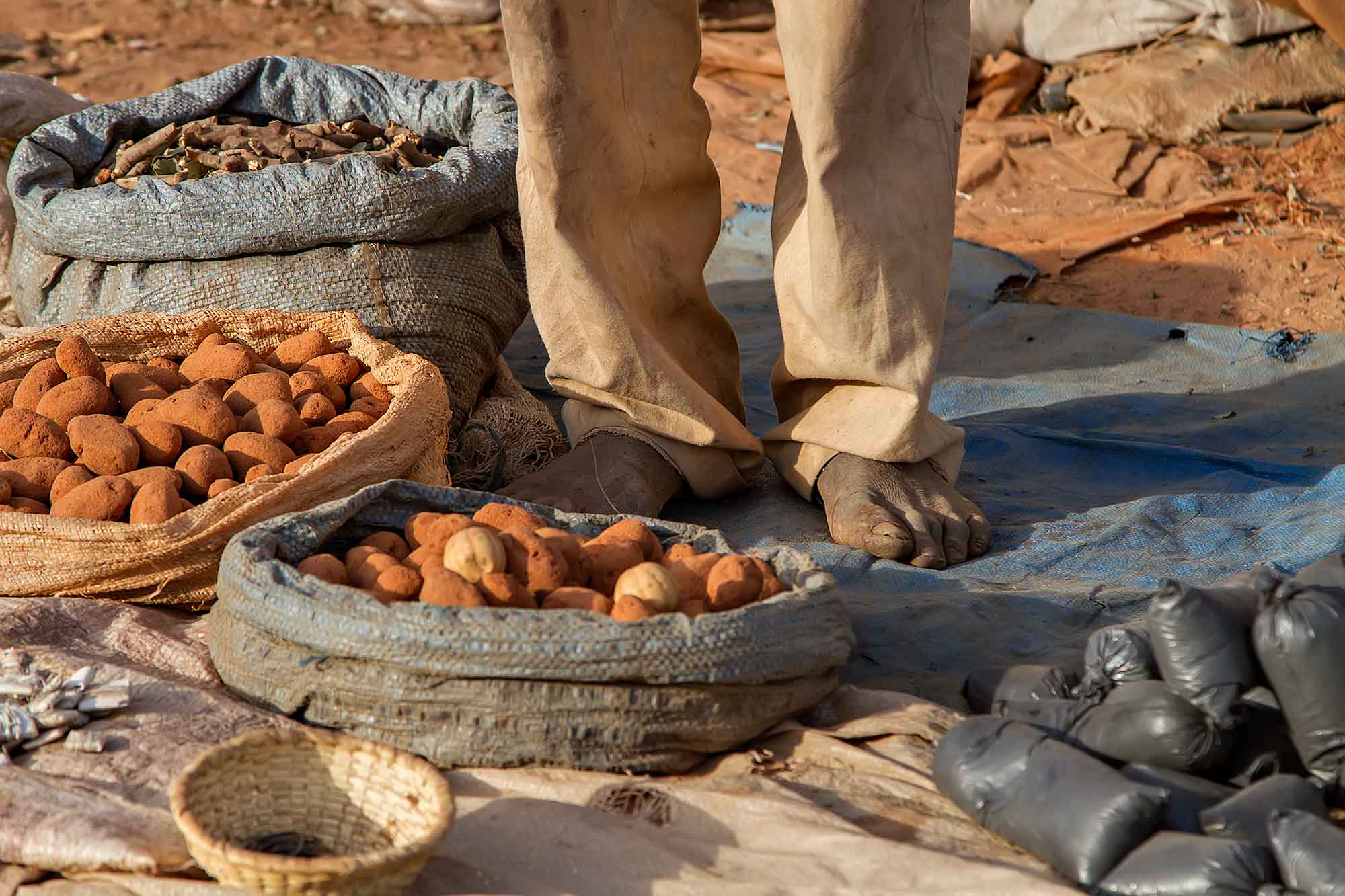 feet-voodeoo-man-banfora-burkina-faso-africa