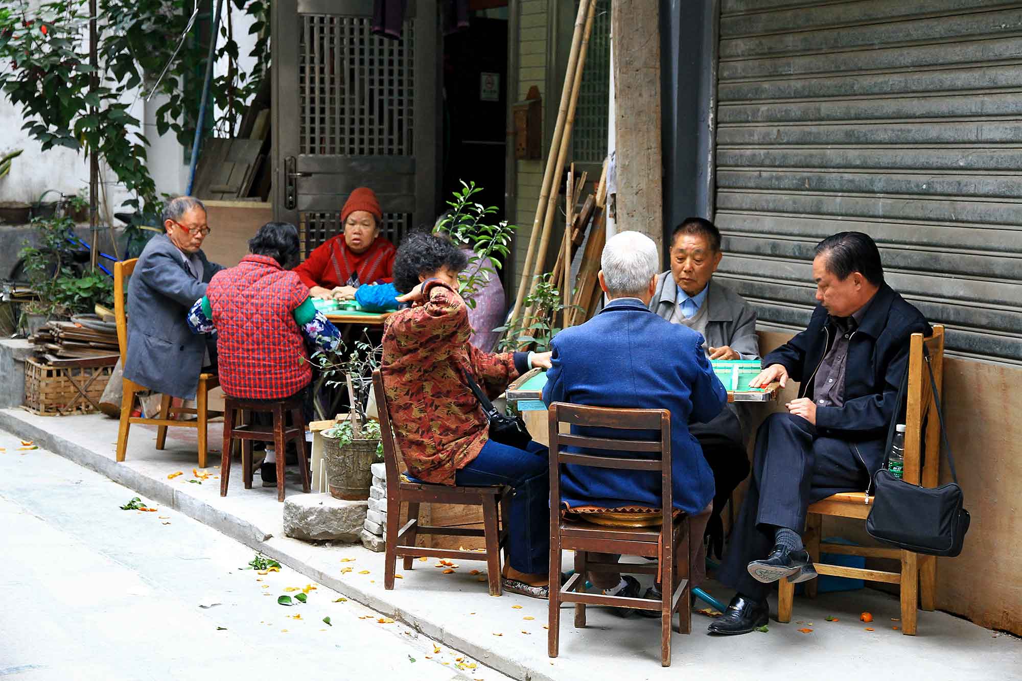 Playing a game of Mahjong in the streets of Guangzhou, China. © Ulli Maier & Nisa Maier