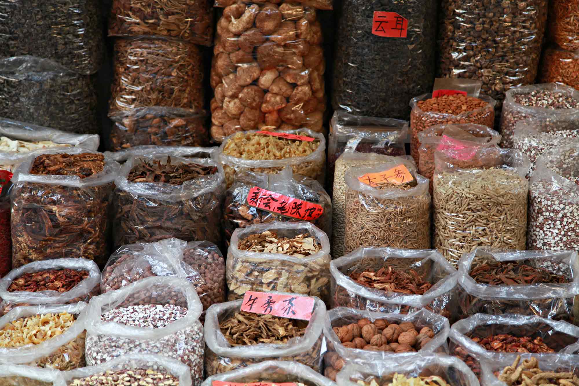 Ingredients for Chinese medicine. © Ulli Maier & Nisa Maier