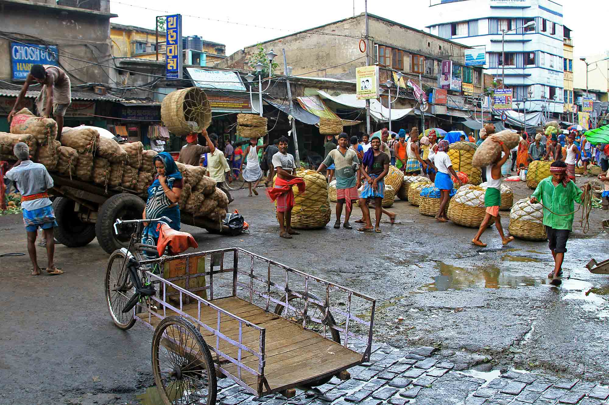 Wholesale market in Kolkata, India. © Ulli Maier & Nisa Maier