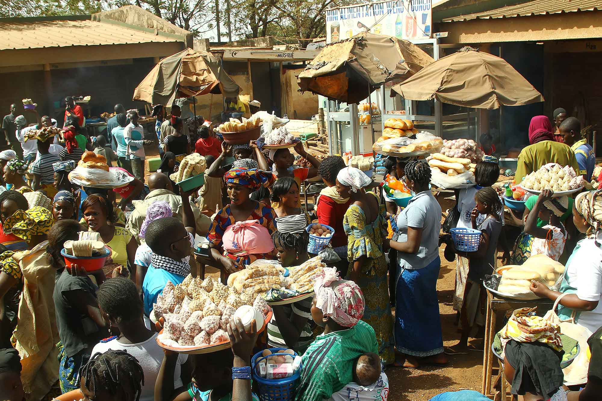 Market life in Bobo Dioulasso, Burkina Faso. © Ulli Maier & Nisa Maier