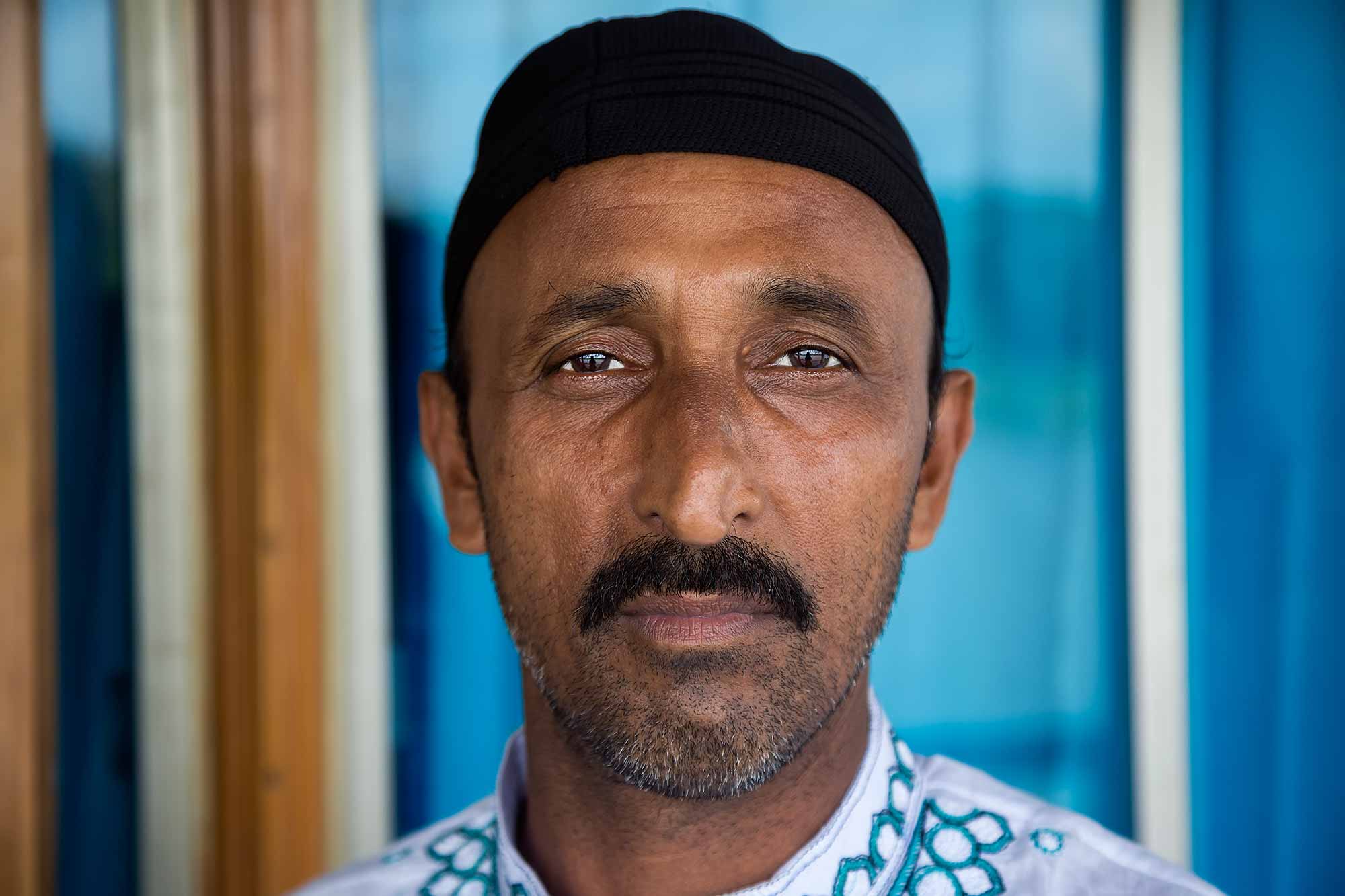 Portrait of a traveller at the Galachipa launch terminal, Bangladesh. © Ulli Maier & Nisa Maier