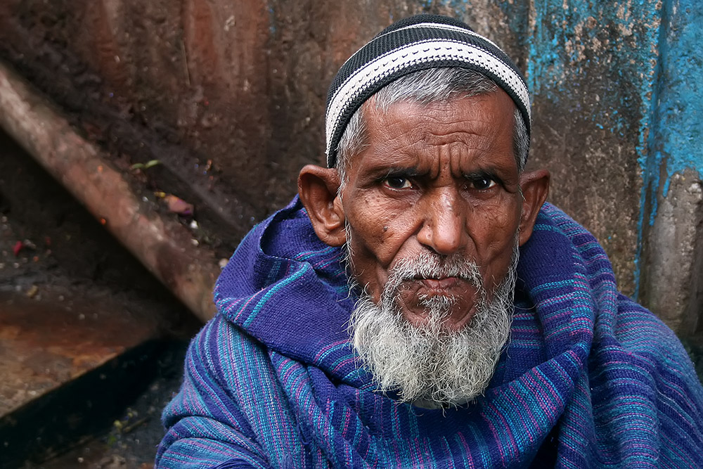 portrait-old-man-darjeeling-india-featured-1
