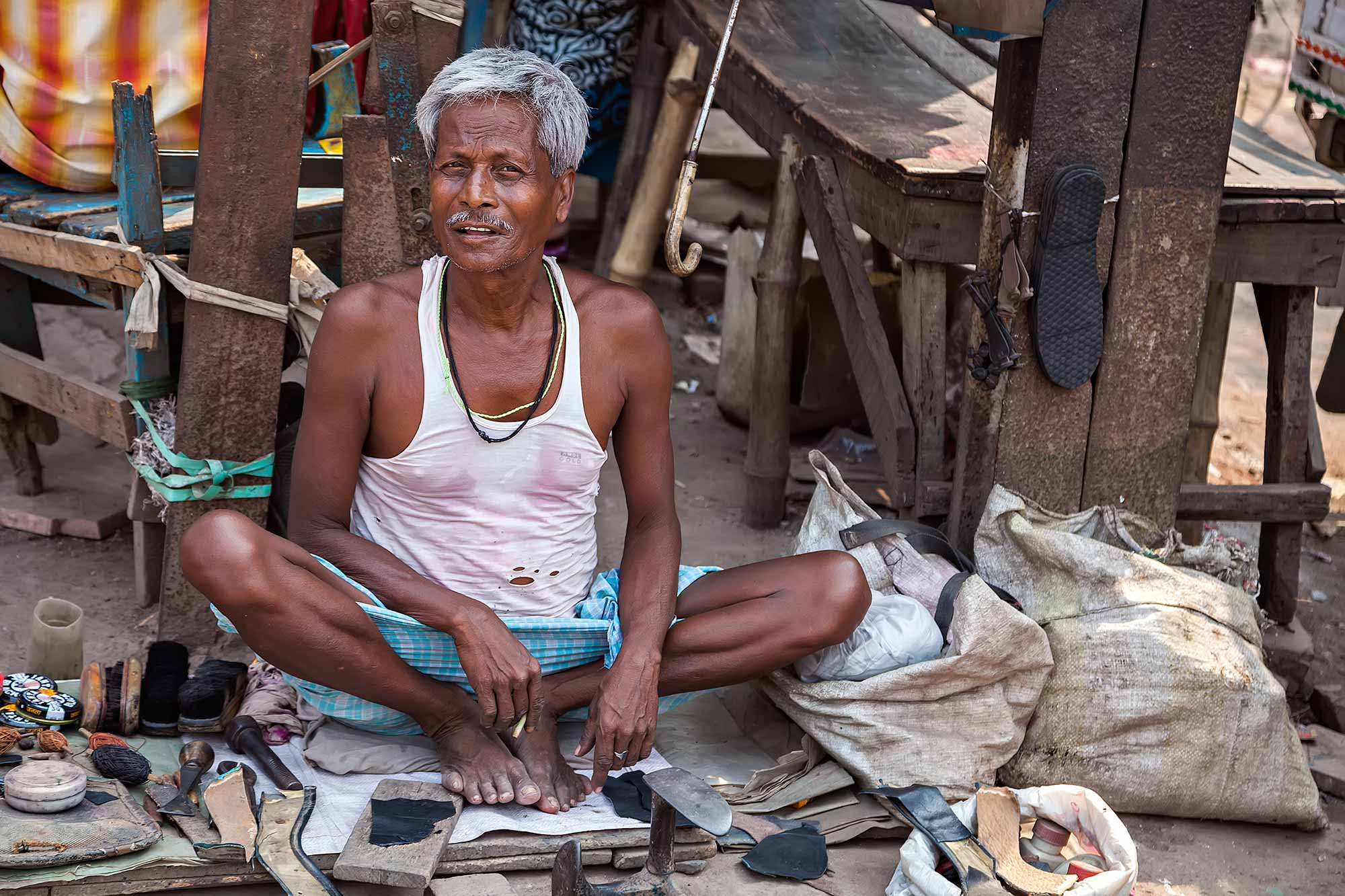 shoe-maker-streets-kolkata-west-bengal-india-1-2