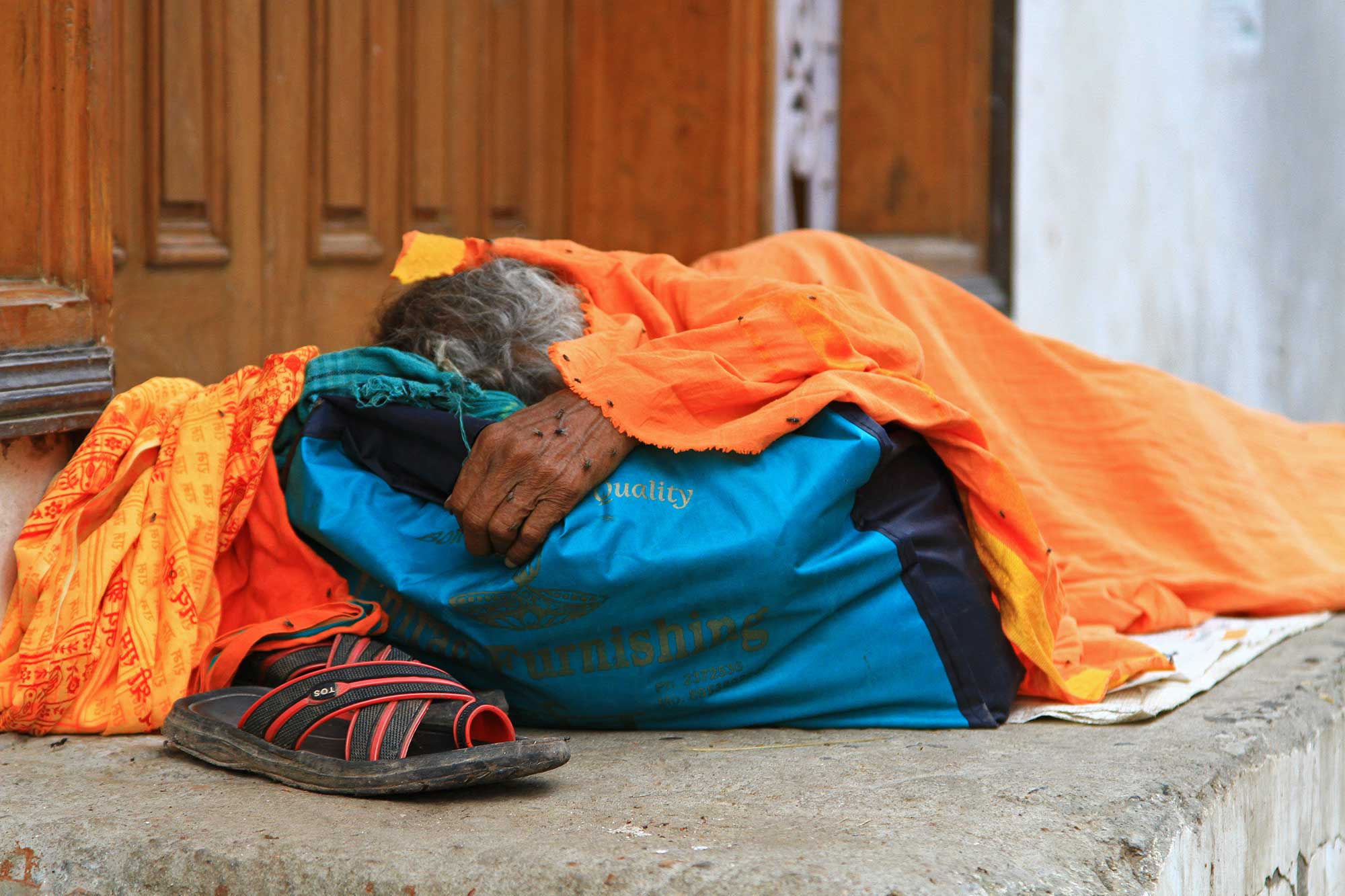 sleeping-hindu-woman-streets-varanasi-india