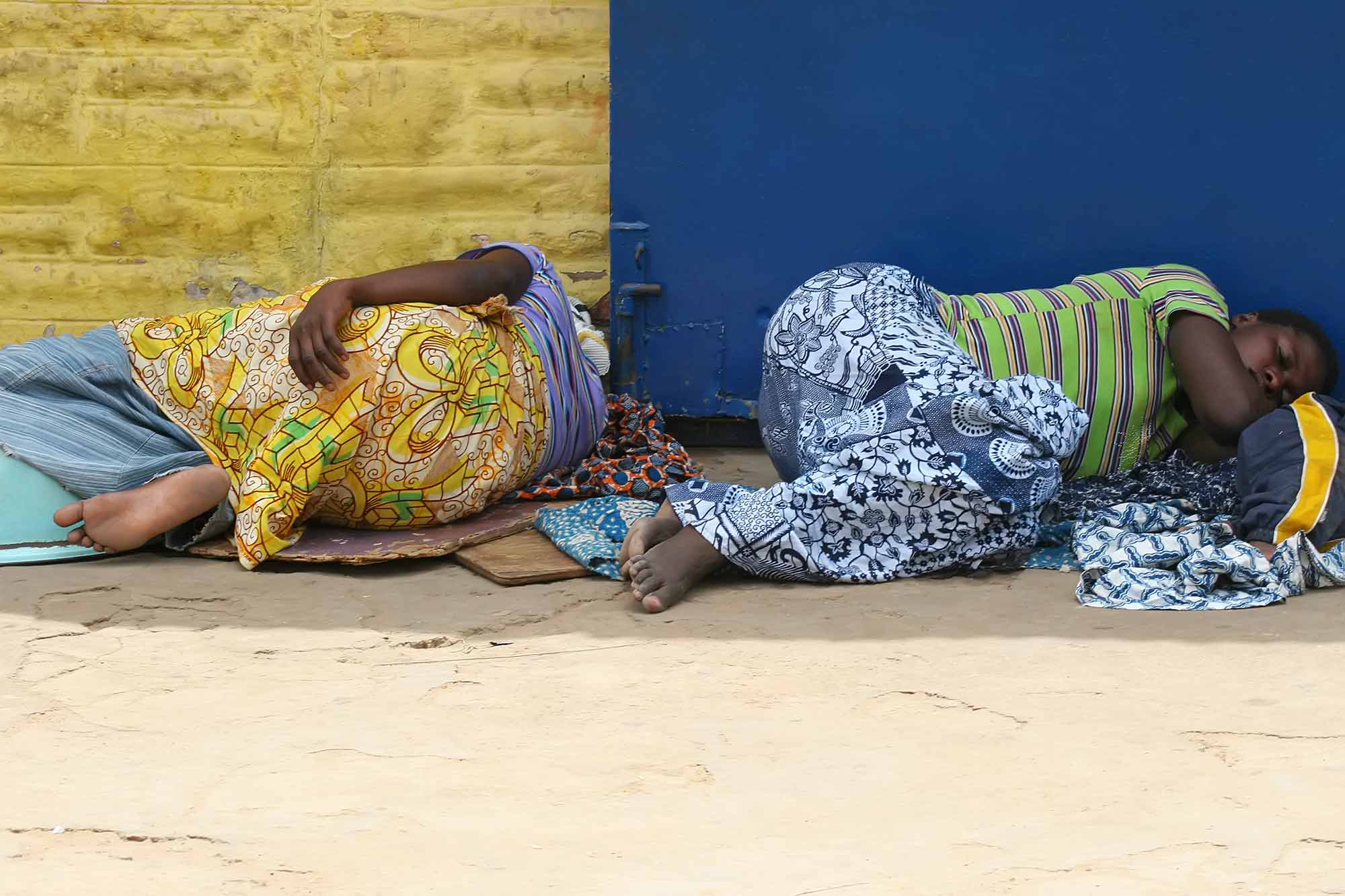 sleeping-wmen-accra-ghana-africa