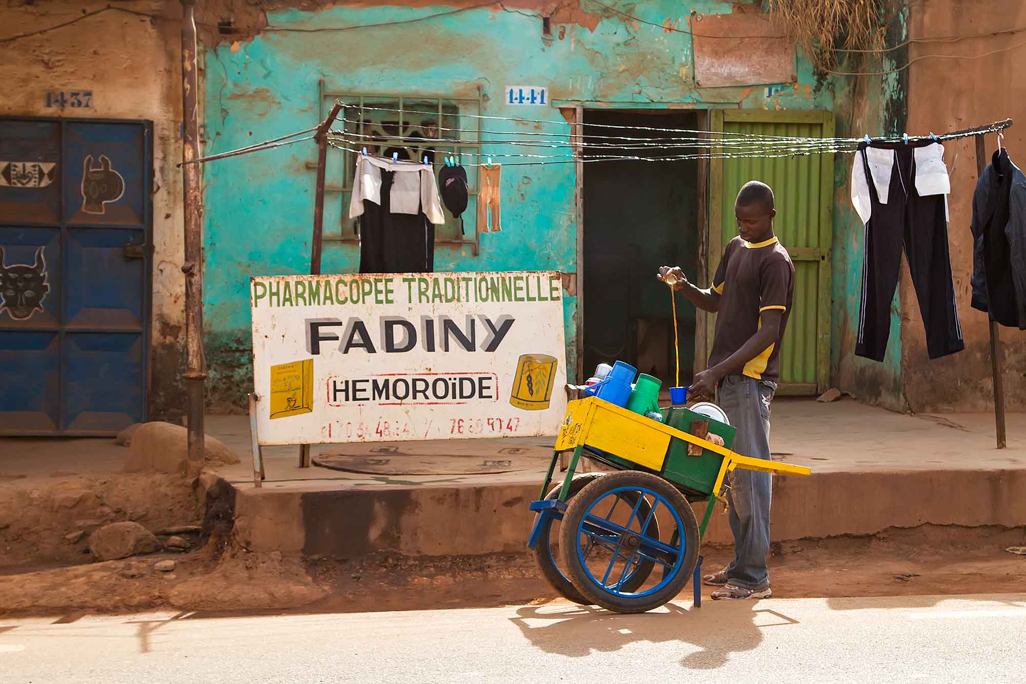 street-vendor-bobo-dioulasso-burkina-faso-africa