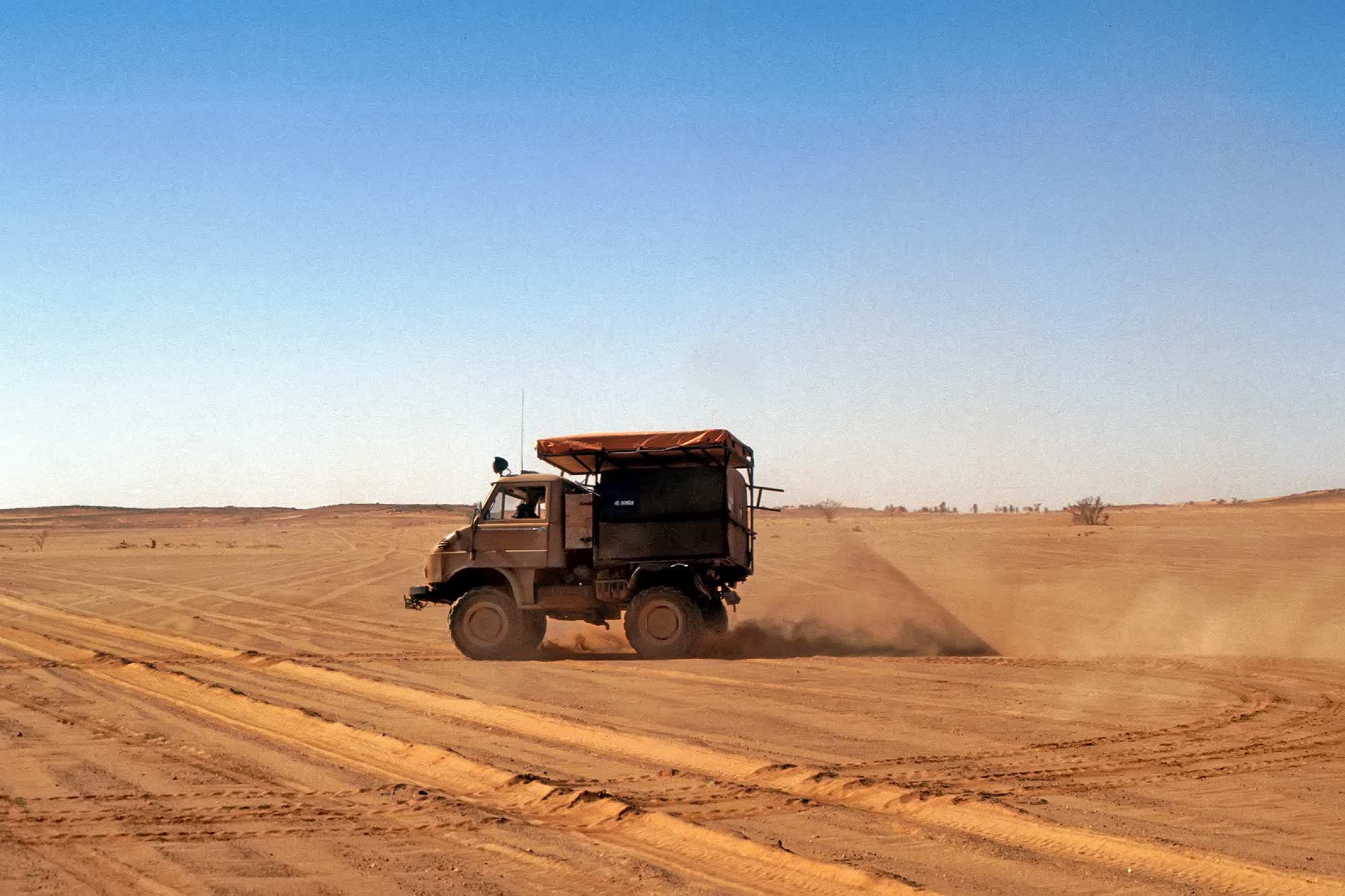 unimog-northern-sudan-africa-desert