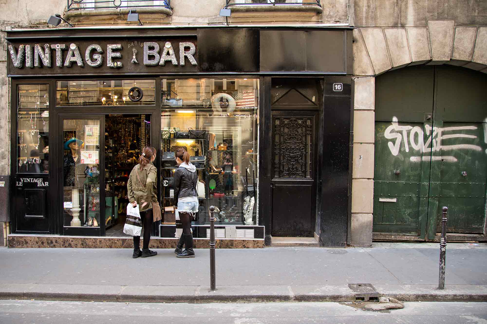 Vintage shop in Marais, Paris. © Ulli Maier & Nisa Maier