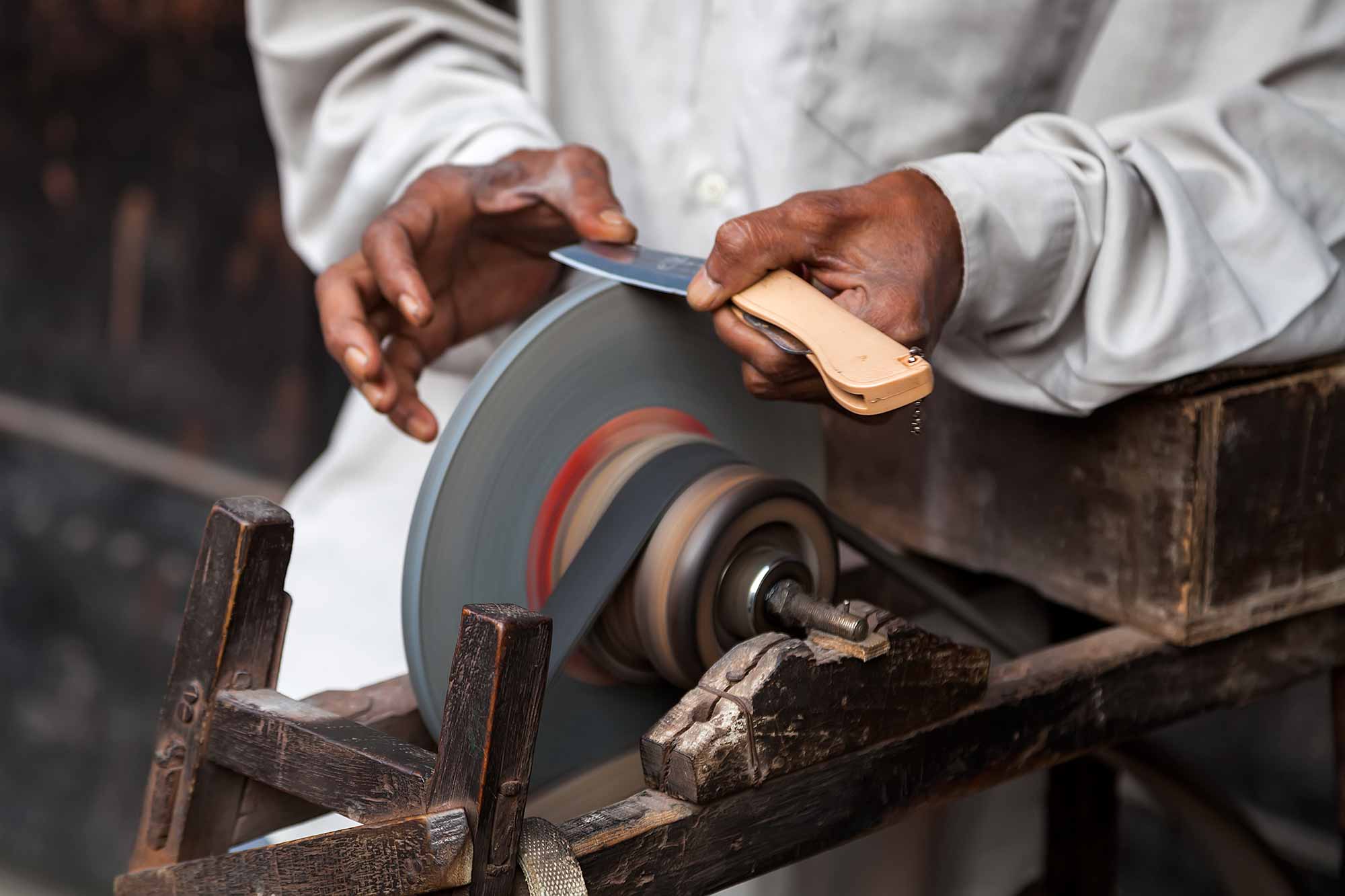 Hands of a knife sharpener in the streets of Kolkata, India. © Ulli Maier & Nisa Maier