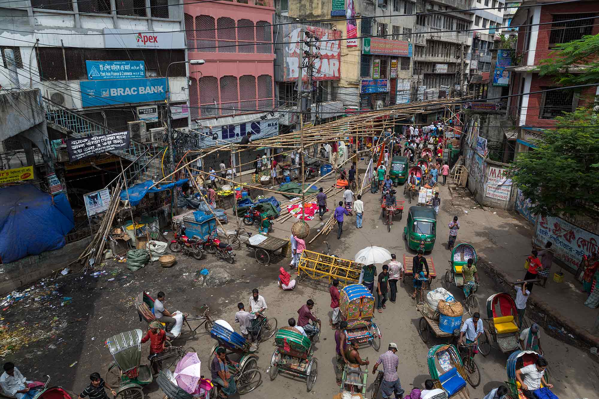 Busy Dhaka, Bangladesh. © Ulli Maier & Nisa Maier