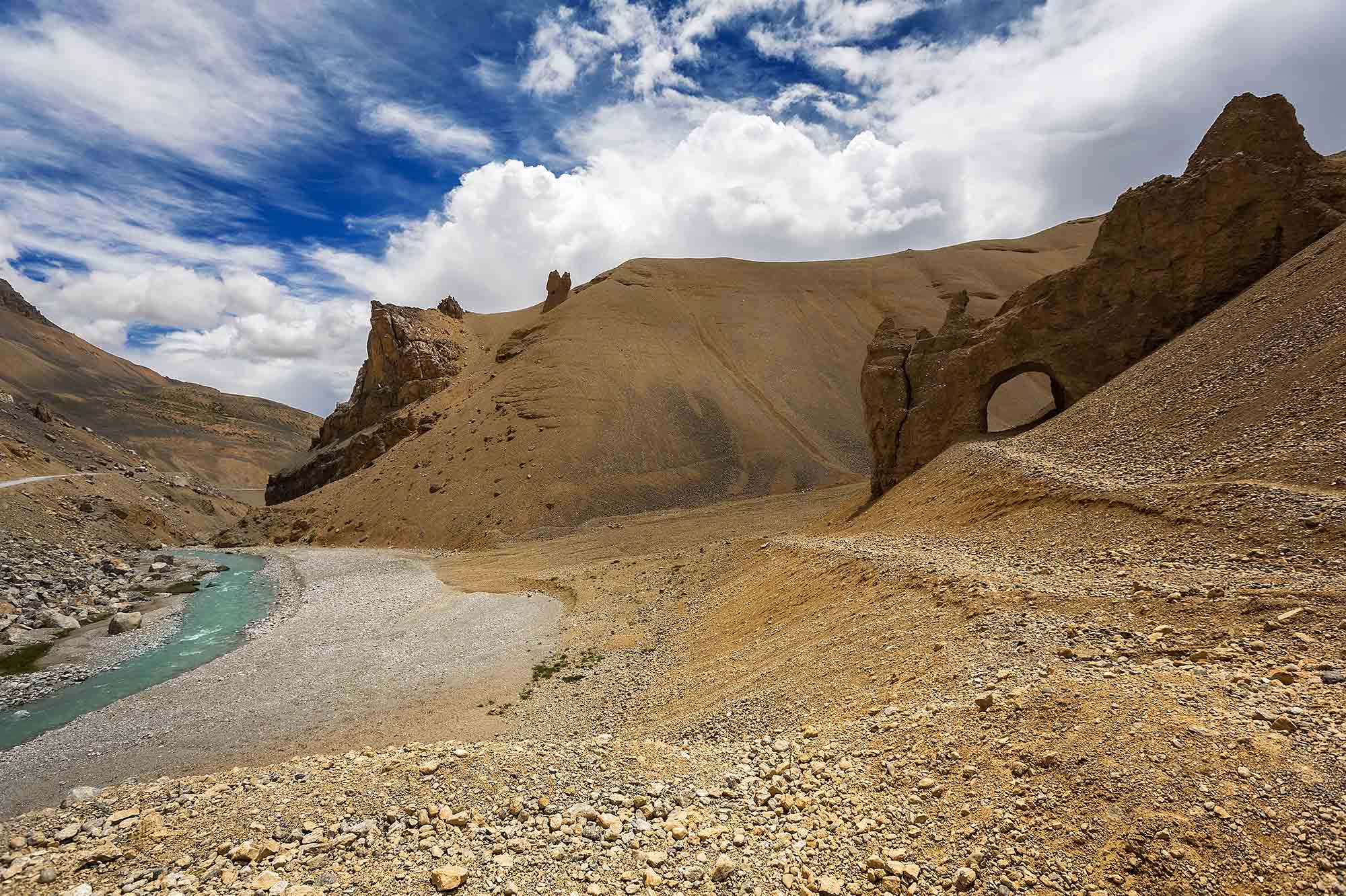 natural-arch-leh-manali-highway-kashmir-ladakh-india