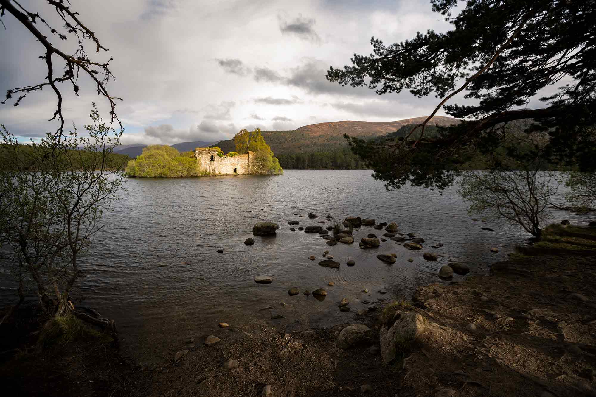The 13th century island castle stands in the middle of Loch an Eilein and was built as a natural defensive site. © ULLI MAIER & NISA MAIER