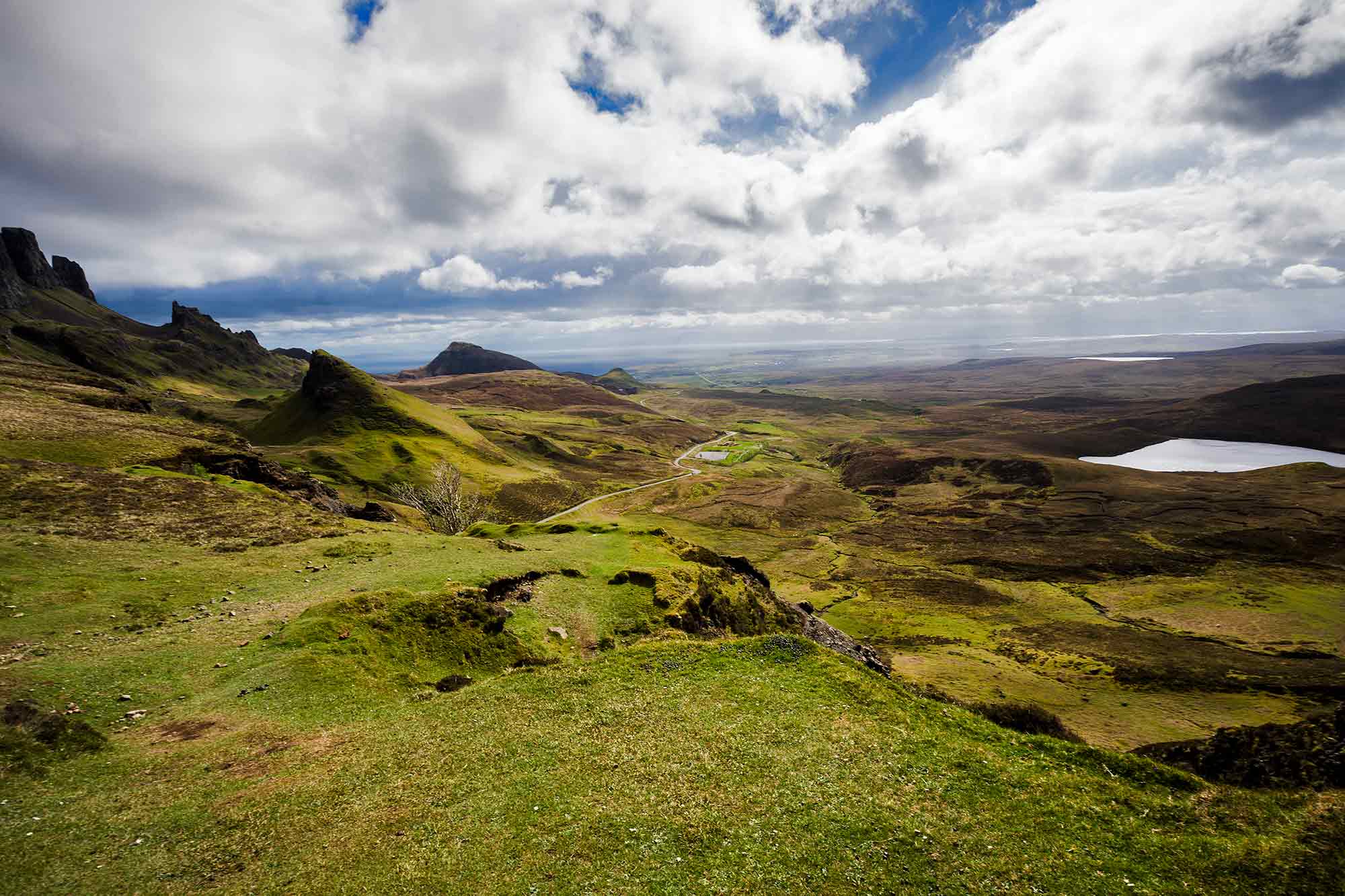 The landscape while hiking along the Quiraing. © ULLI MAIER & NISA MAIER