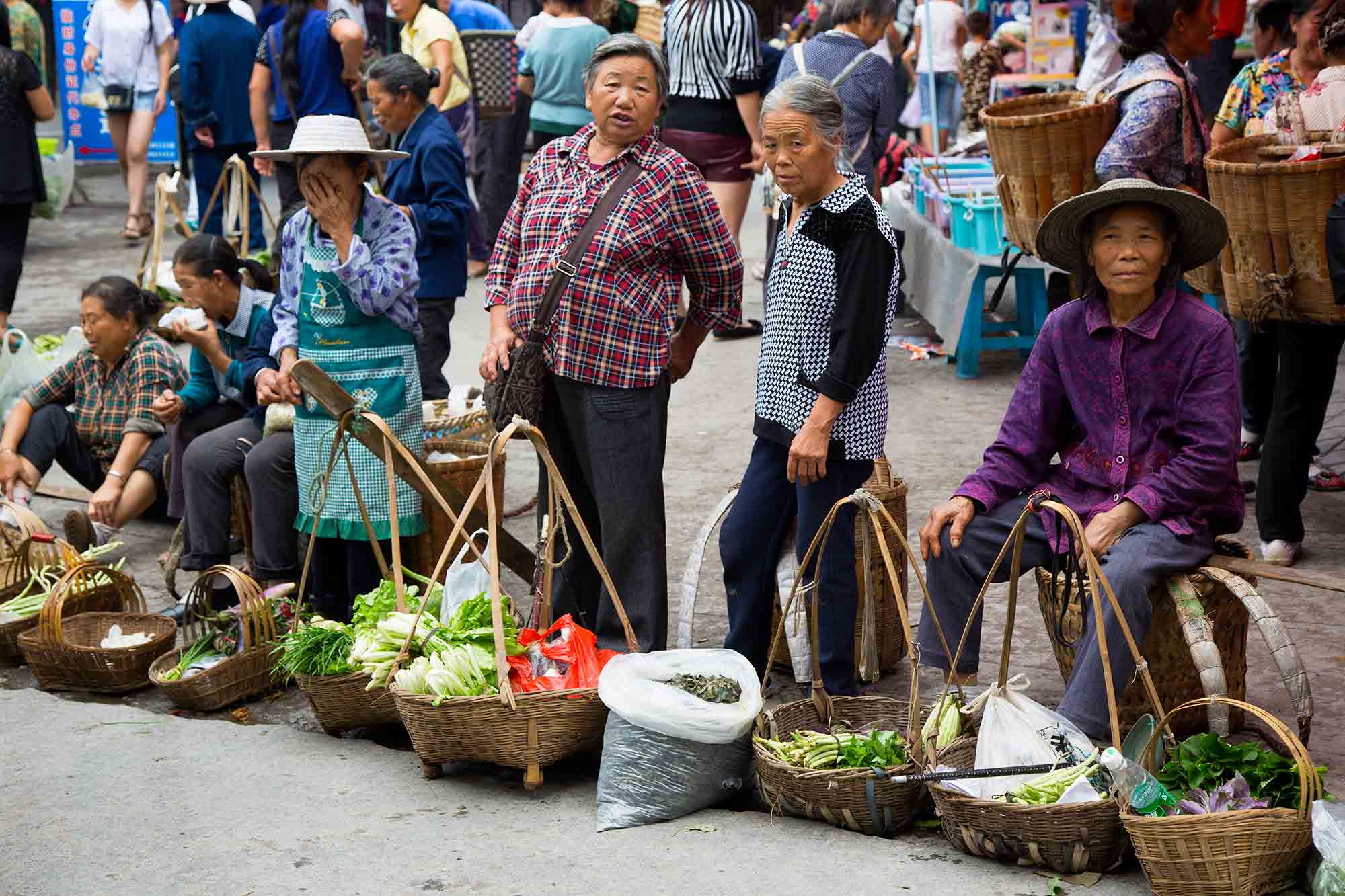 Market scene in Luobiao, China. © ULLI MAIER & NISA MAIER